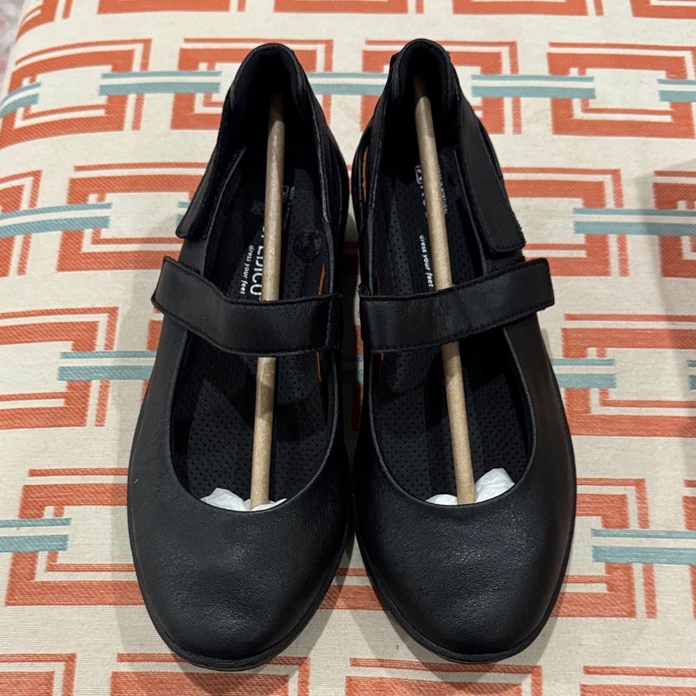 Arcopedico Black Women's Flats